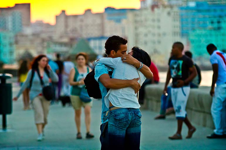 Young lovers on Havana’s Malecón seawall.